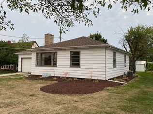 732 E 16th St, Crete, NE 68333