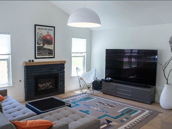 2nd image of 55 Benthaven Pl