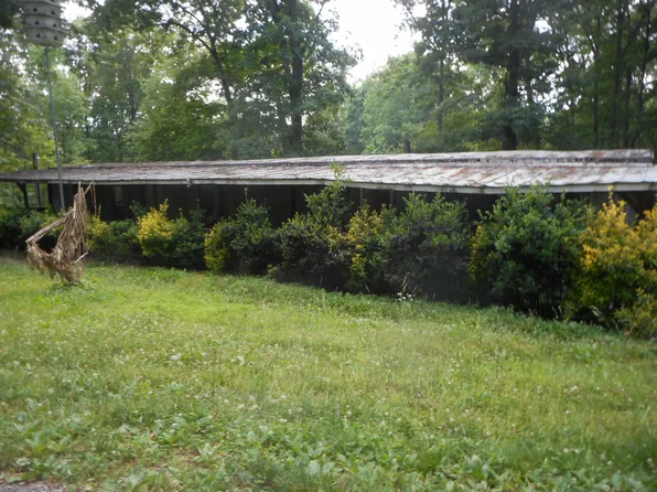 137 Farr Ln, Oliver Springs, TN 37840