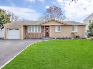 42 Seaman Neck Rd, Dix Hills, NY 11746