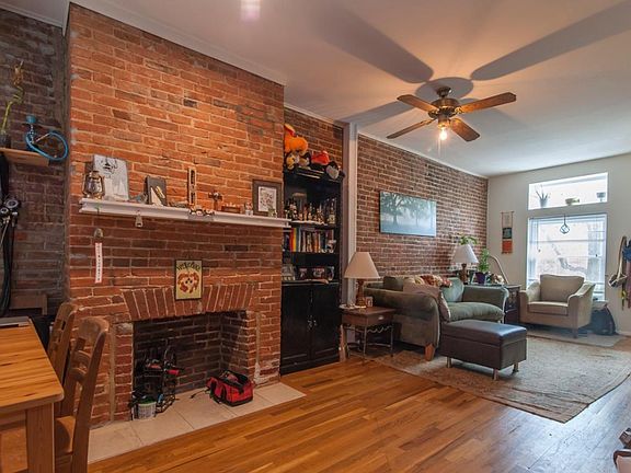 2nd image of 1922 Gough St #1
