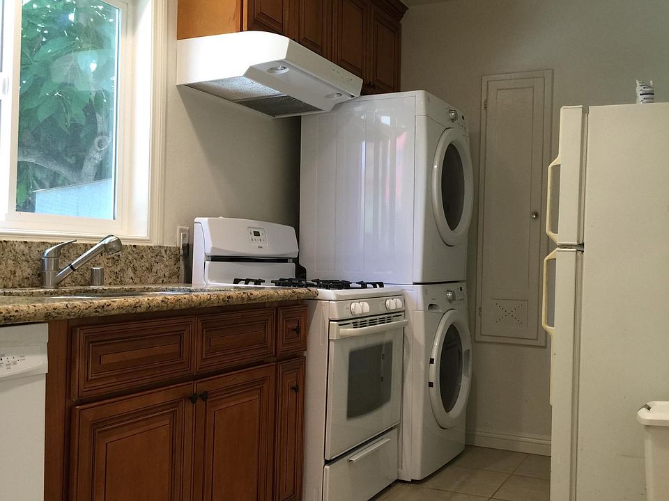 1st image of 841 S Sycamore Ave
