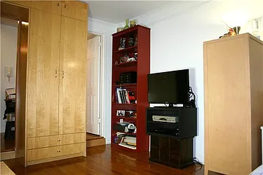 Rented by R New York