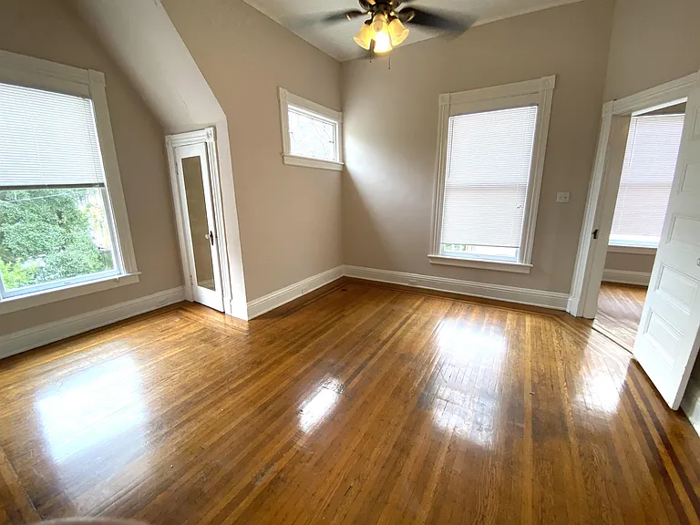 118 E 31st St #2 — Photo 9