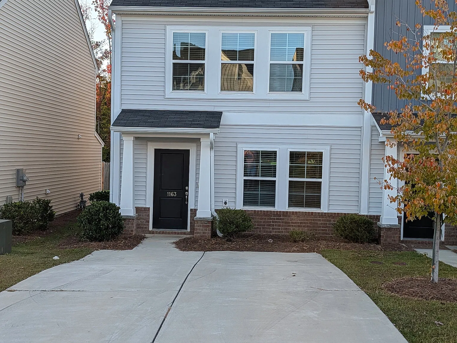 3 bed, 1370 sqft, $2,050 — Photo 1