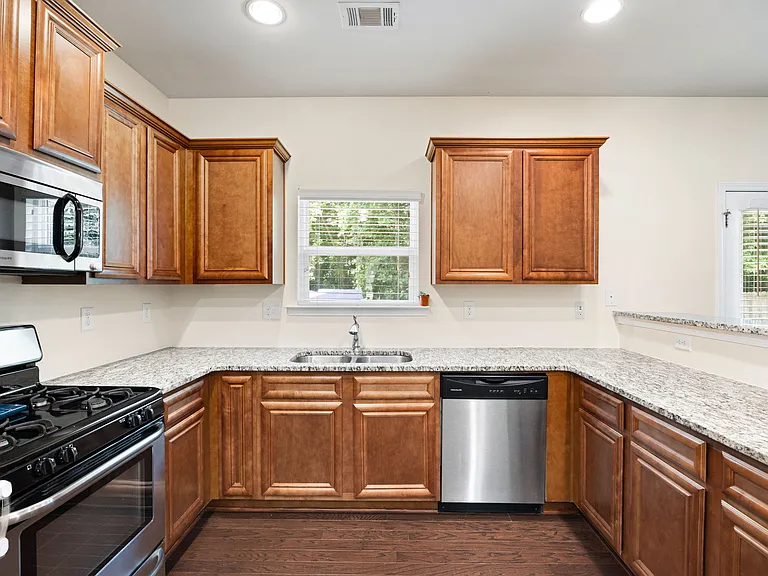 223 Jefferson Ave — Photo 9