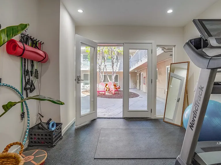2330 S Corning St — Photo 5