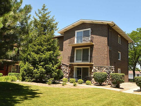 3rd image of 9016 W 140th St APT 1A