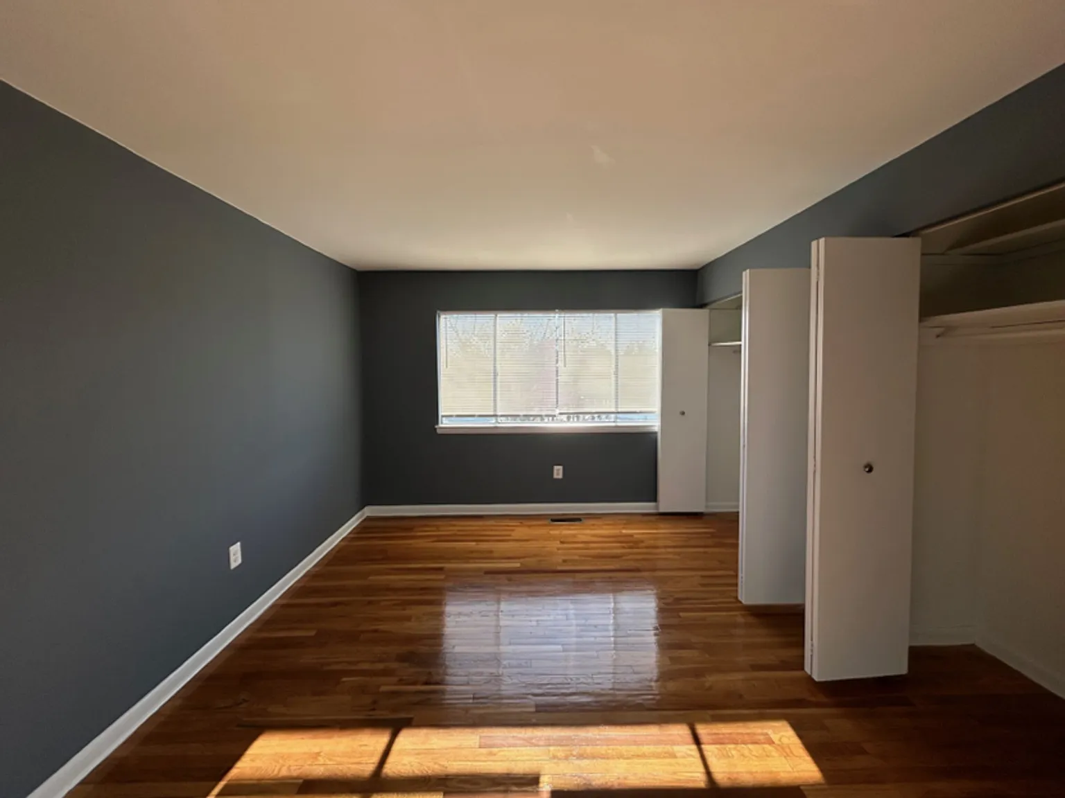 Hampshire House Apartments — Photo 4