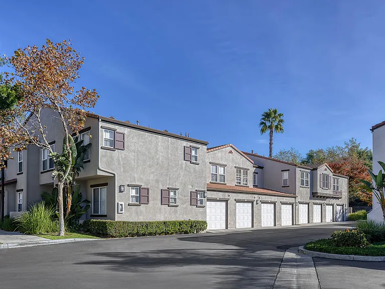 Laurel Canyon Apartment Homes — Photo 9