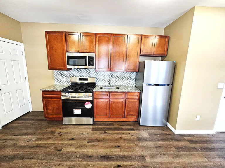 37 N Burnett St #1A — Photo 5