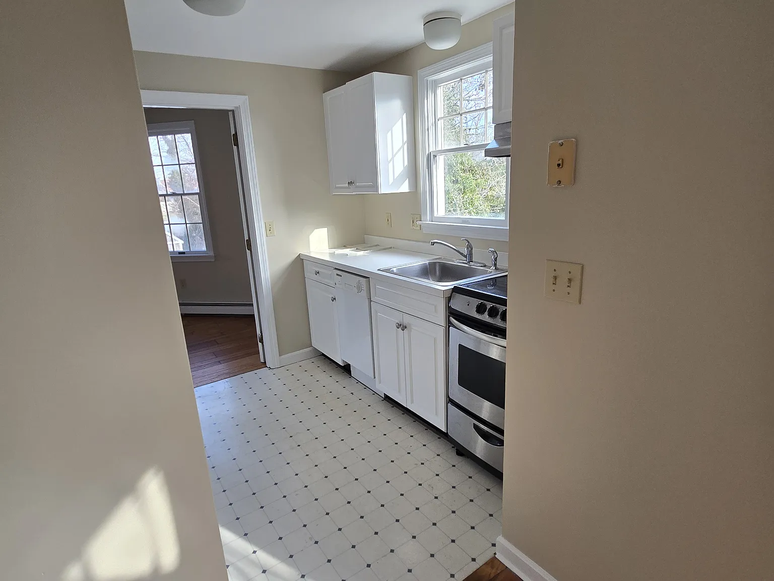 33 Cross St — Photo 2