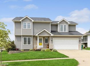 1105 Parkview Ln, Ely, IA 52227
