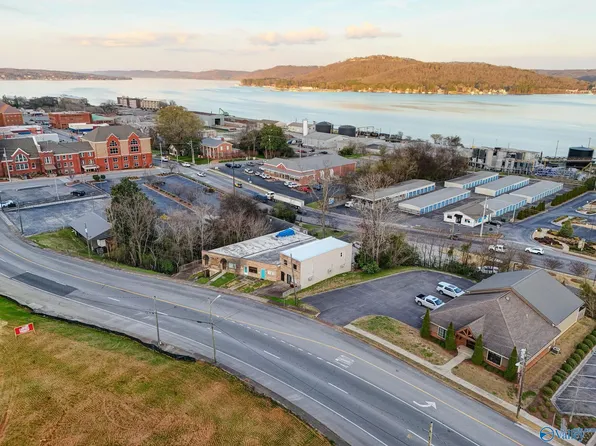 627 Gunter Ave, Guntersville, AL 35976