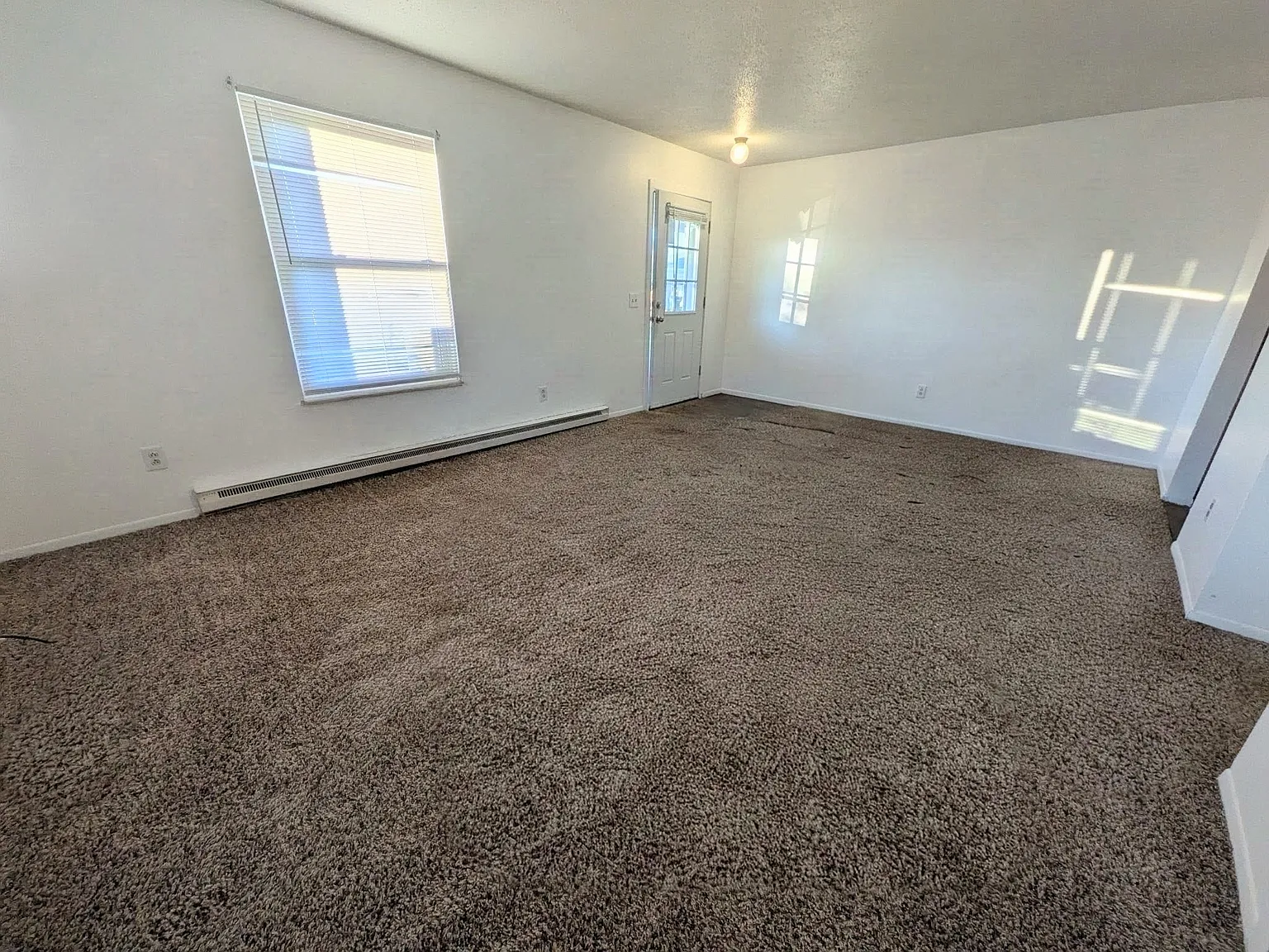 2 bed, 1000 sqft, $1,099 — Photo 2