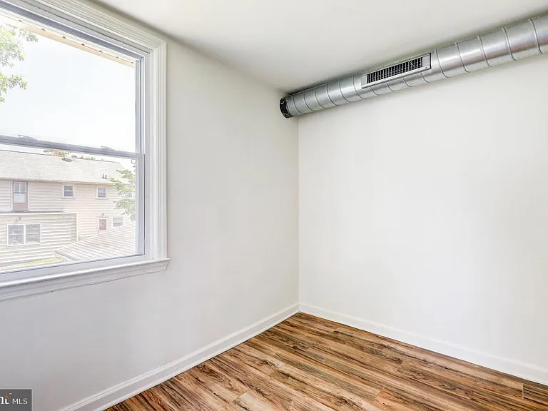 225 Lynbrooke Rd — Photo 6