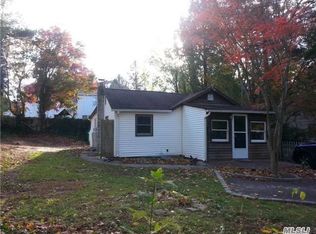 12 Corona Rd, Sound Beach, NY 11789