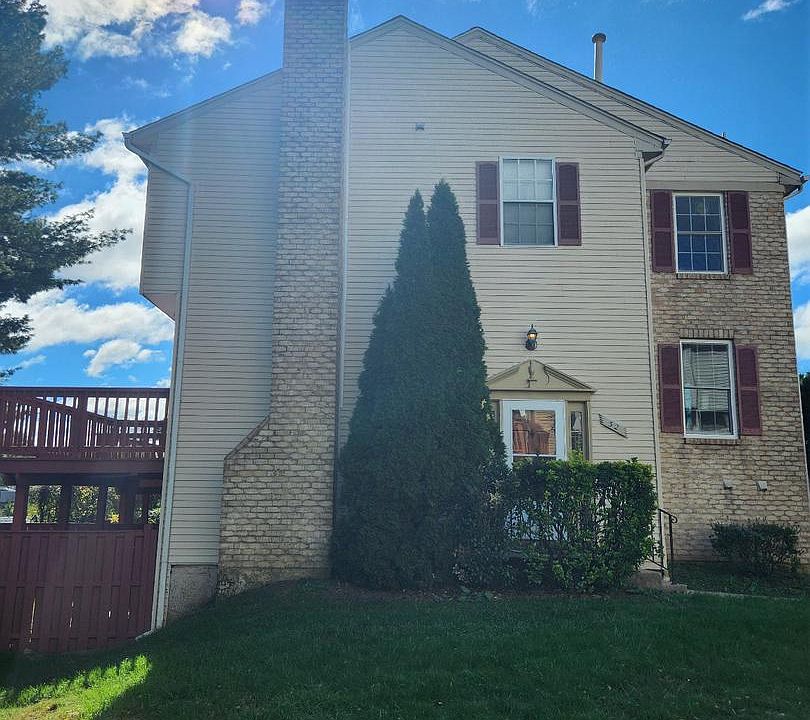 1st image of 32 Sebastiani Blvd