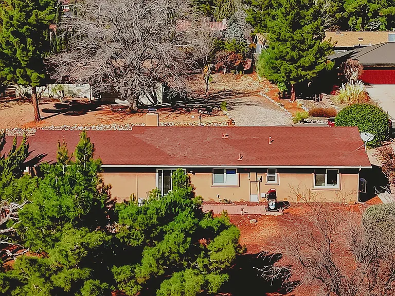 424 Antelope Dr — Photo 3