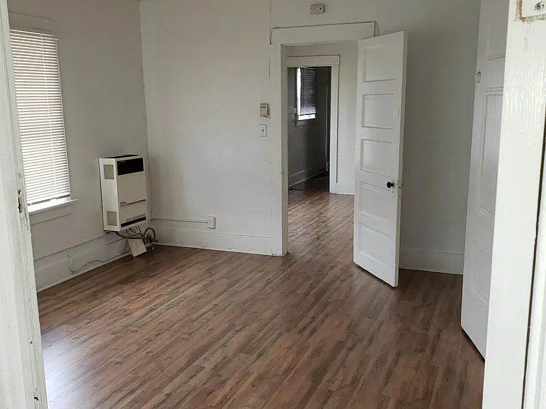 5422 1/2 Compton Ave #UPSTAIRS — Photo 3