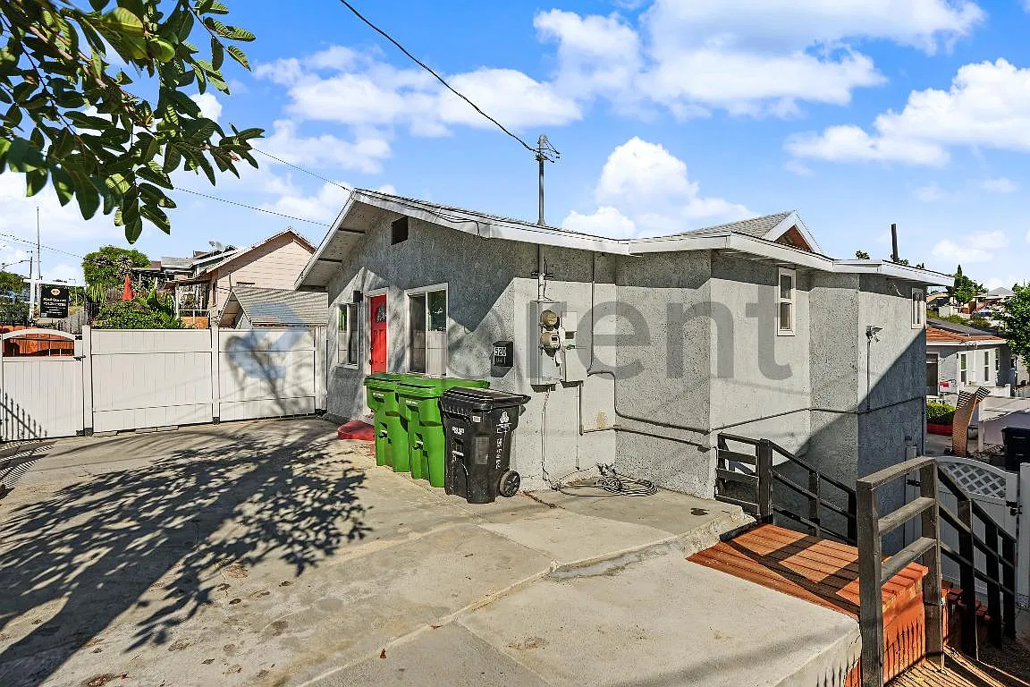 2 bed, 700 sqft, $2,475 — Photo 3