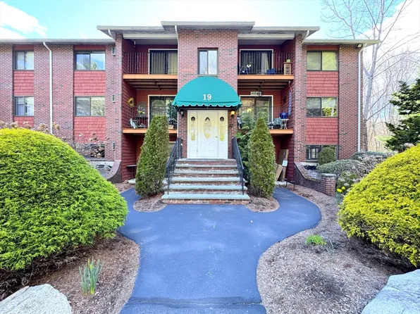 19 Fuller Rd APT 1, Foxboro, MA 02035