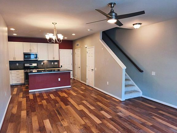 3rd image of 42677 Wardlaw Ter