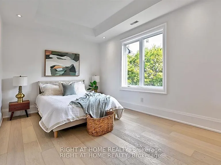 27 Hurlingham Cres — Photo 36