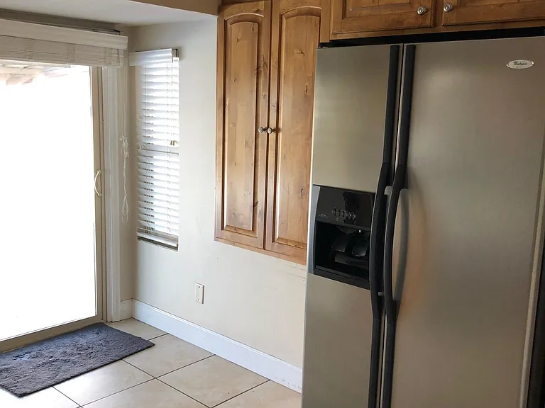2565 E Yermo Ave — Photo 8