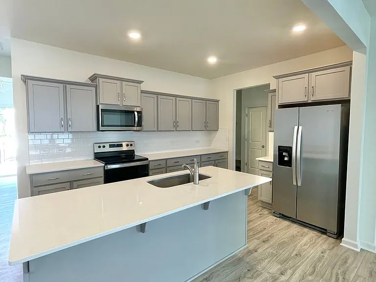 105 Luna Ln — Photo 2