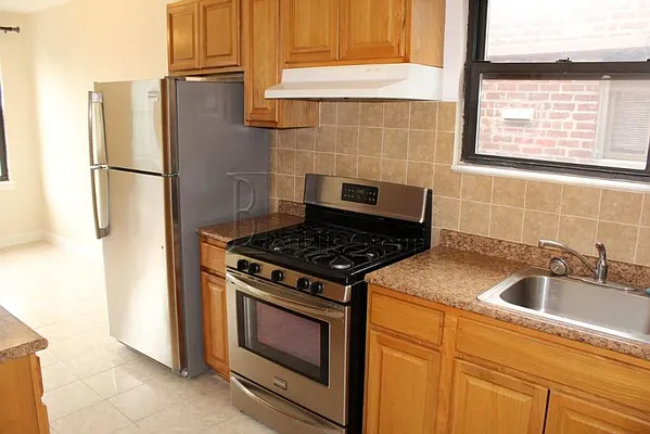 Rented by Bouklis Group | media 23