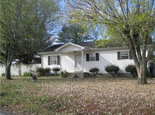 701 John St, Lafayette, TN 37083