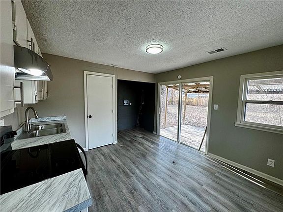 4th image of 8416 Greenwood Rd