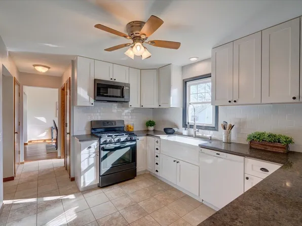 2637 S Norfolk Cir, Fitchburg, WI 53719