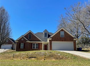 5710 Lakeside Dr, Union City, GA 30291