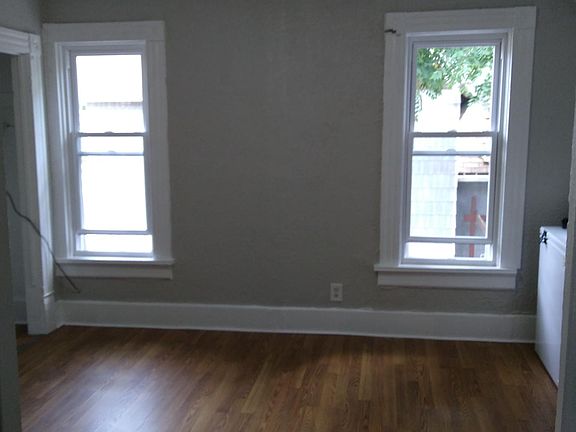 3rd image of 312 Randall St APT 3