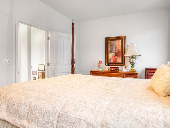 Bedroom| 2 Bedroom 2.5 Bathroom Townhome| Cabernet