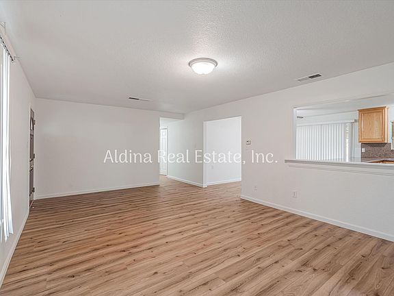 3rd image of 627 Skylark Ave