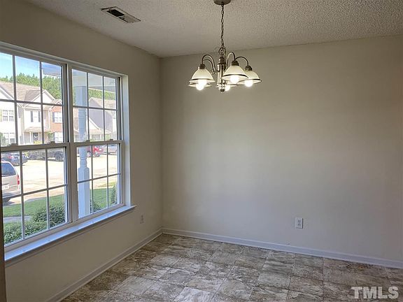 5th image of 100 Blackthorne Ct