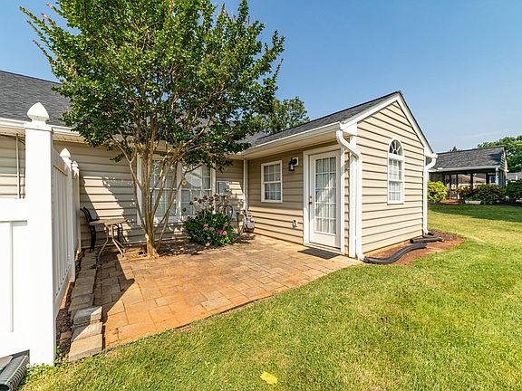 5th image of 1081 Jefferson Oaks Ct #10