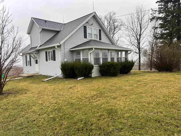 5078 S Clover Rd, Freeport, IL 61032