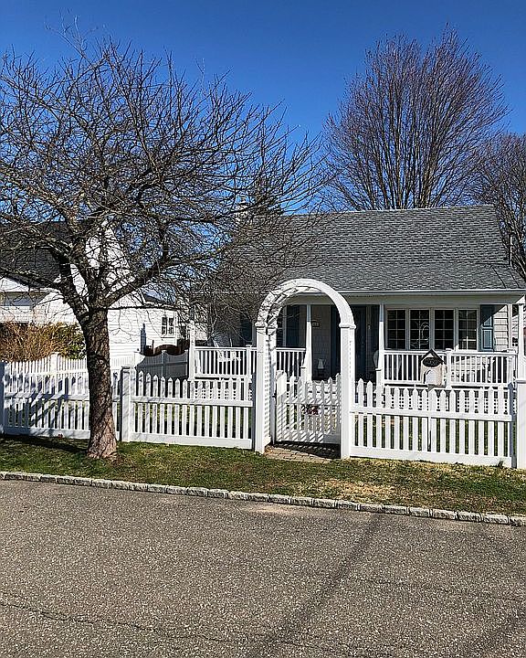2nd image of 260 42nd St