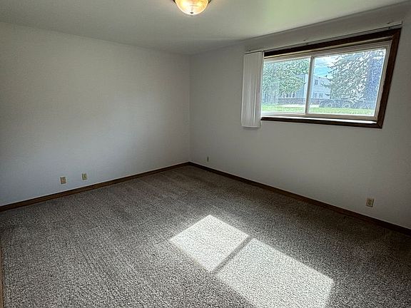 4th image of 733-747 Russell Rd #733-14