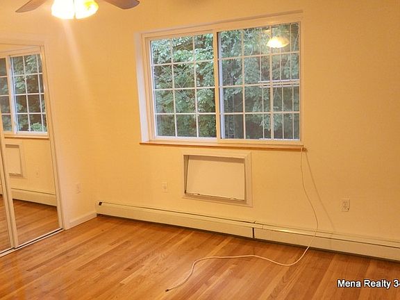 5th image of 624 Baker Ave