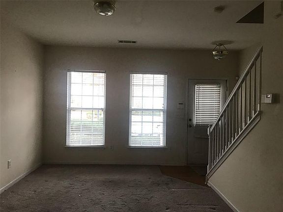 3rd image of 1601 Cove Creek Cir