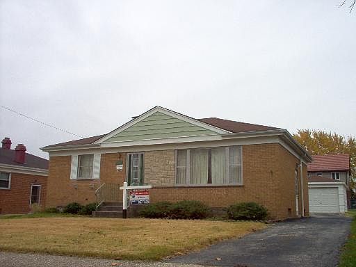 1st image of 11137 W Shakespeare St