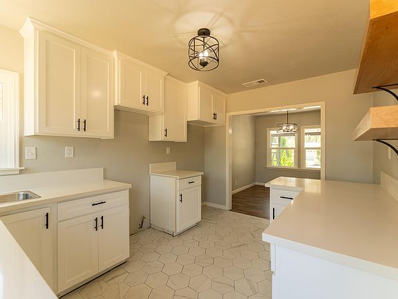3rd image of 3455 E Pine Ave