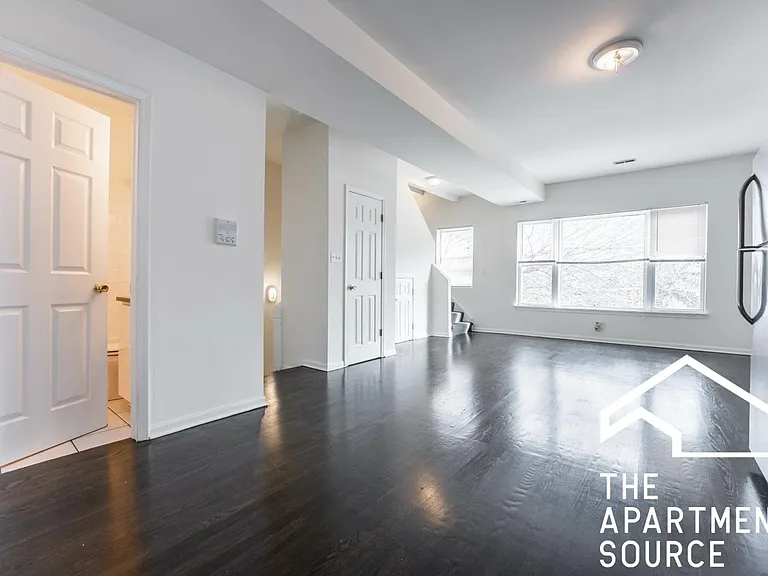 2438 N Ashland Ave — Photo 3