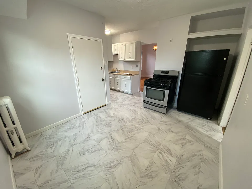 33 Everett Ave #2