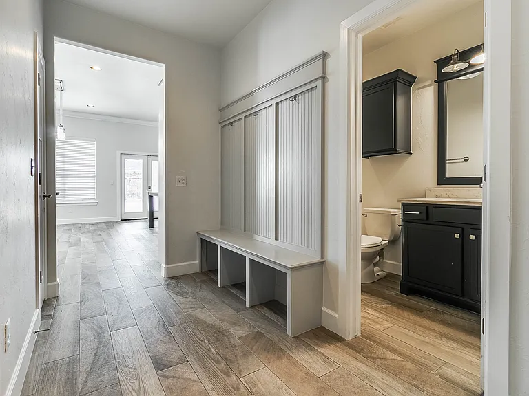 5616 Saint James Pl — Photo 20